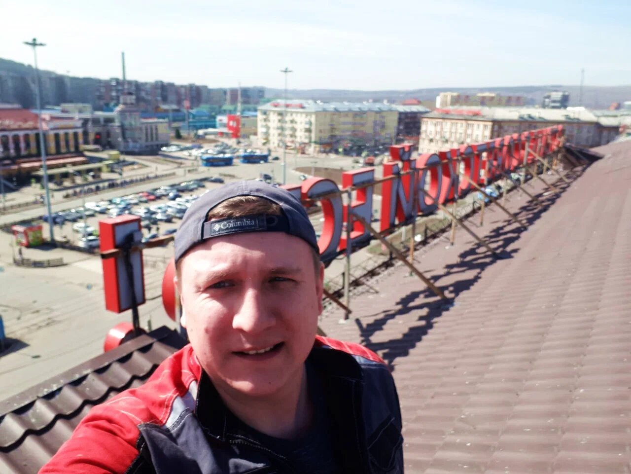 Владимир Павлов на крыше в Новокузнецке